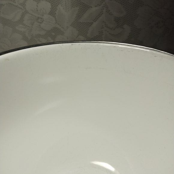 Vintage Kobe Enamelware - Enameled Steel Large Nesting Bowl White & Tulips - Picture 11 of 11